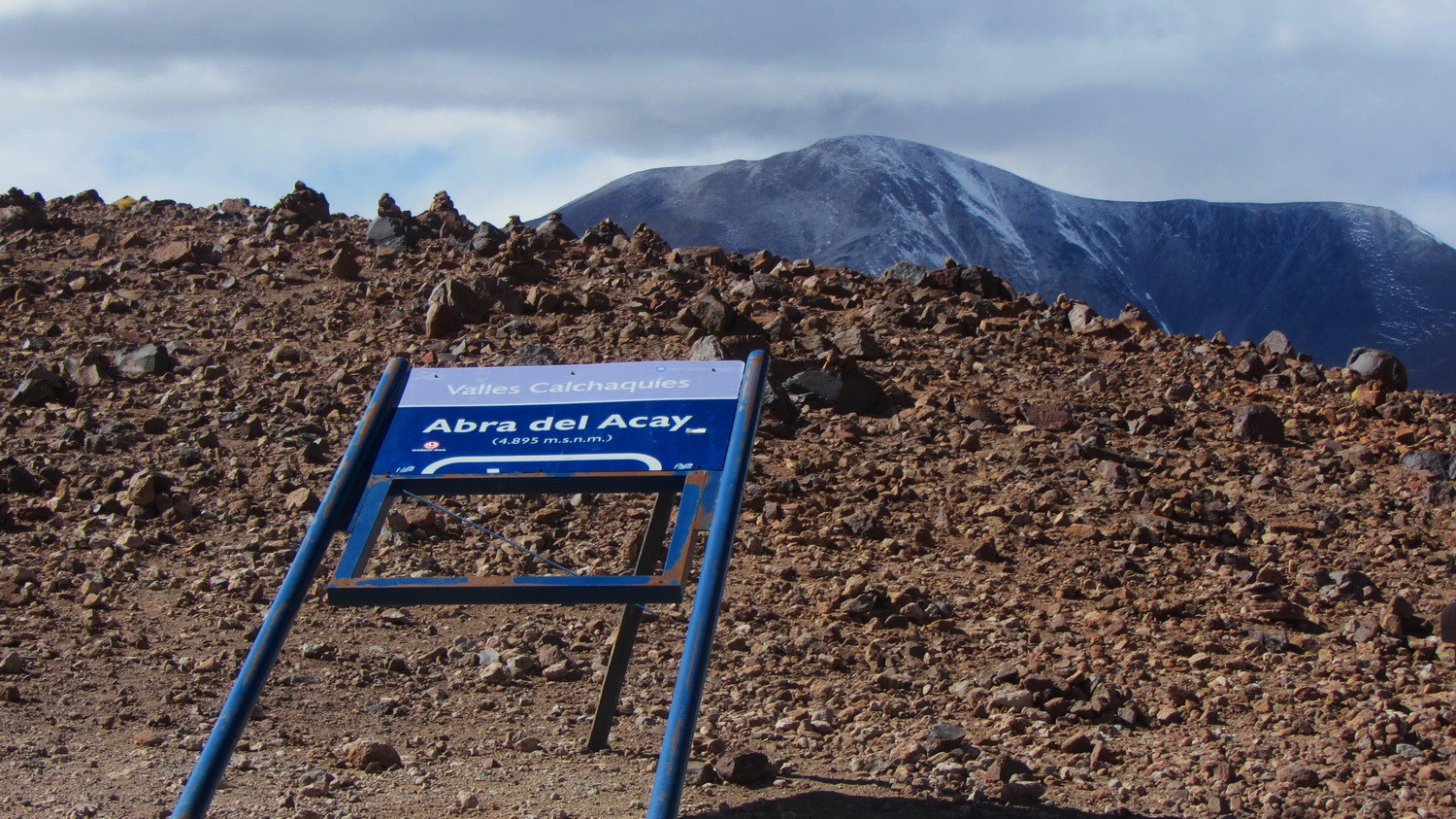 The highest point of the more than 5000 km long Ruta 40: Abra del Acay with 4895 meters sea-level